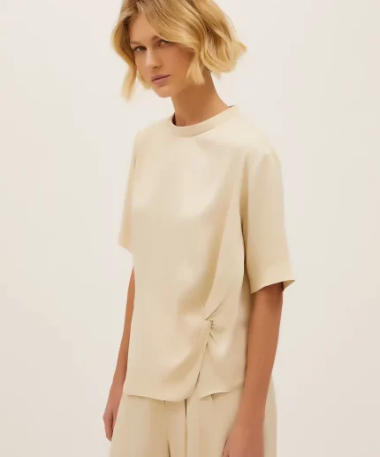 Blusa Acetinada c/ detalhe de torção