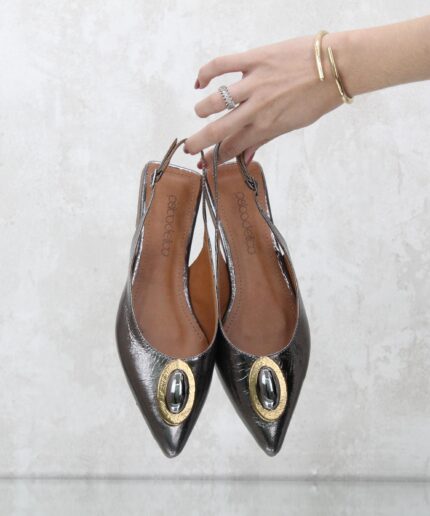 Sapatilha bronze vinil